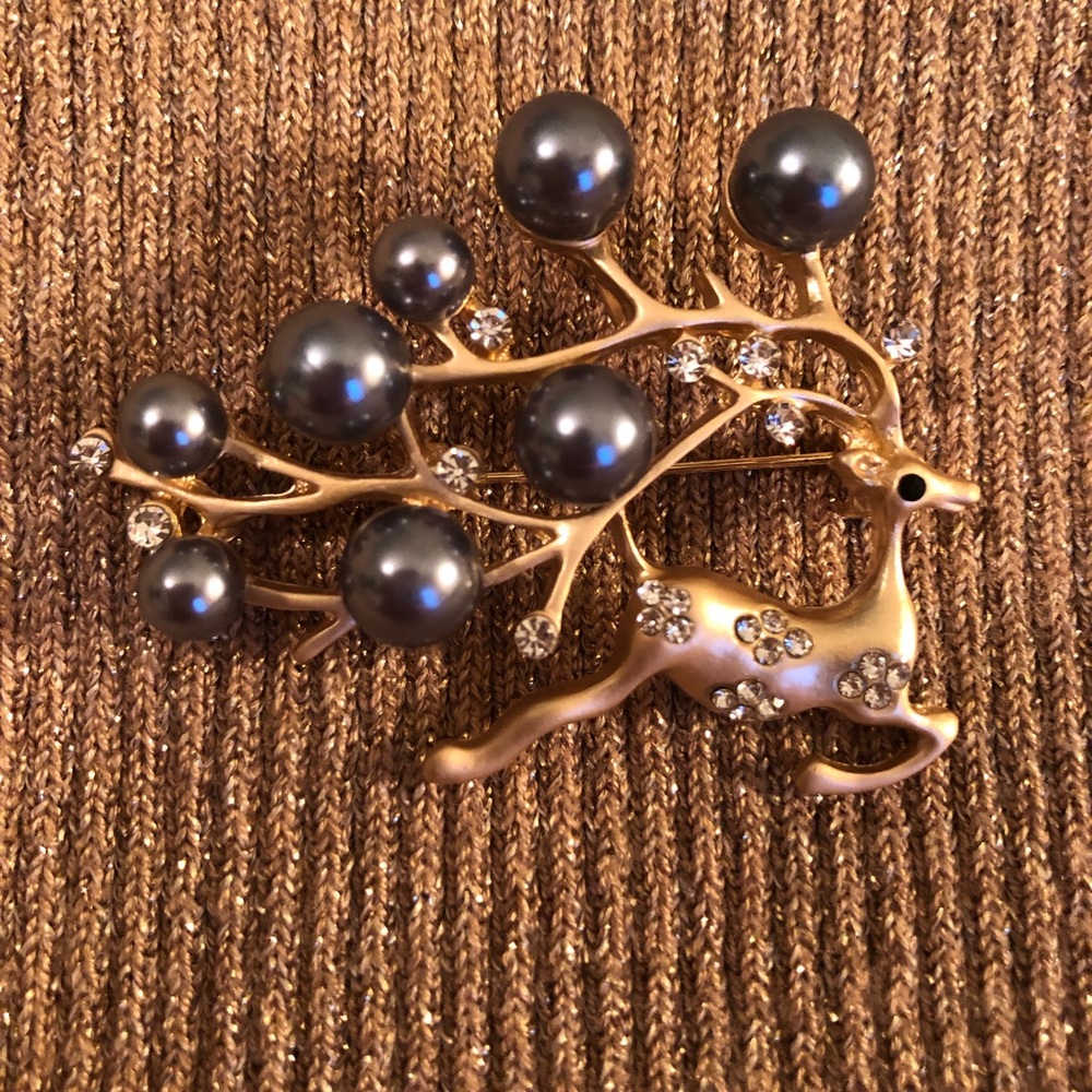 3 for $20🛍 Christmas gold reindeer brooch